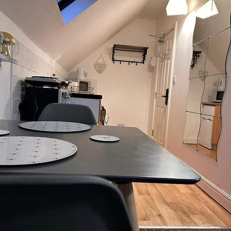 Bv Comfy Attic Studio At Deighton Huddersfield 아파트 외부 사진