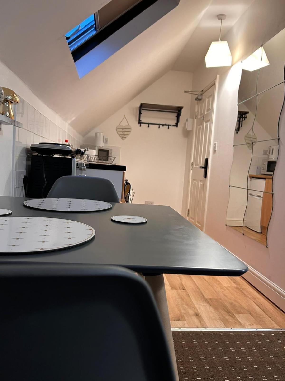 Bv Comfy Attic Studio At Deighton Huddersfield 아파트 외부 사진